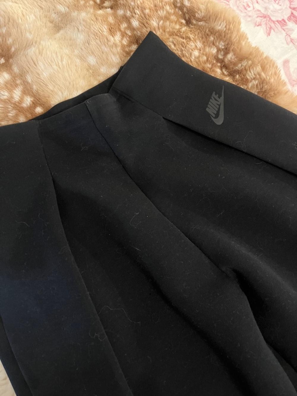 Nike Black Women's Pleated Wide-Leg Track Pants Tech fleece - Picture 2 of 3